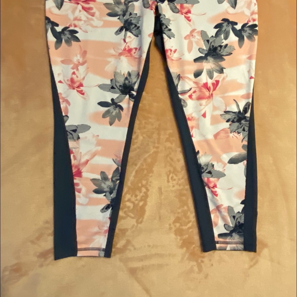 Xersion Workout Pants - Picture 3 of 8